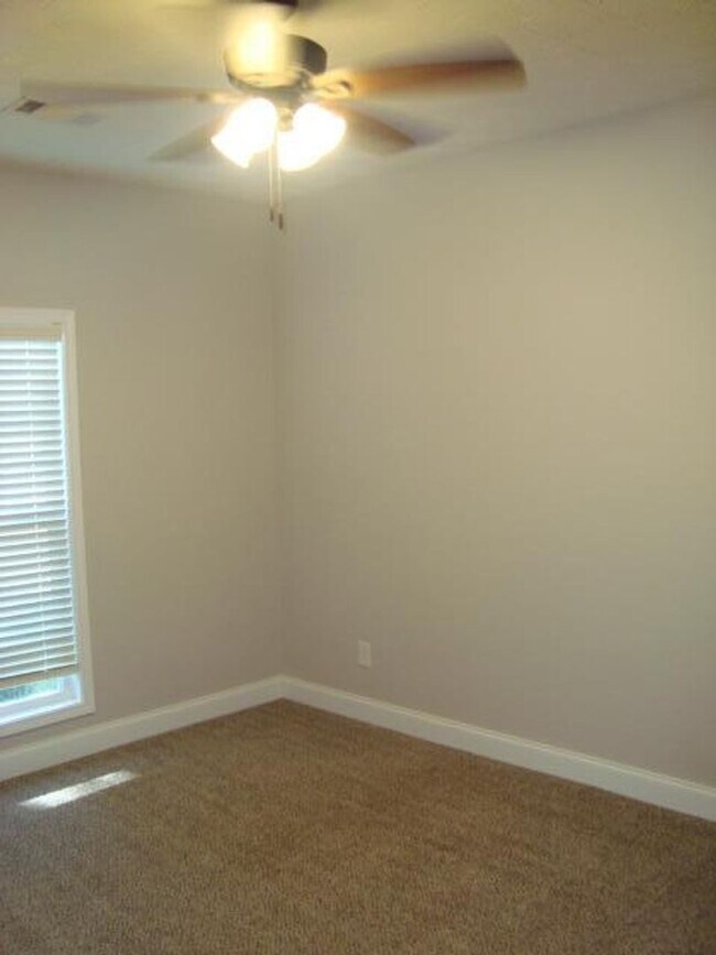 Building Photo - Home in Phenix City available to rent 10/2...