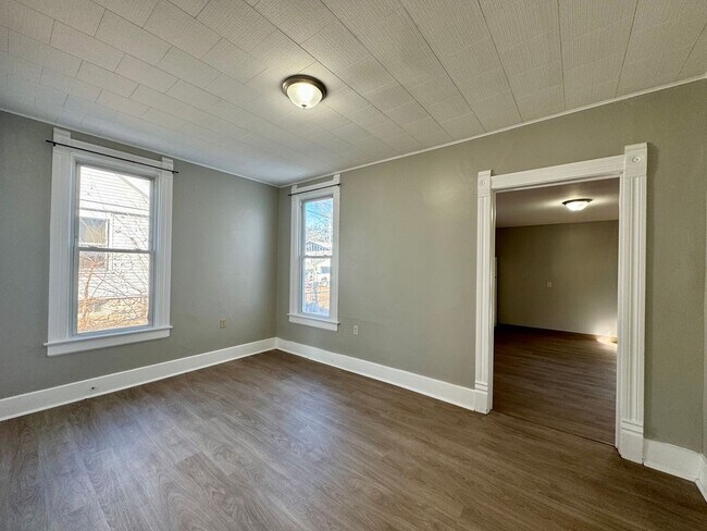 Building Photo - 2023 Broadway St