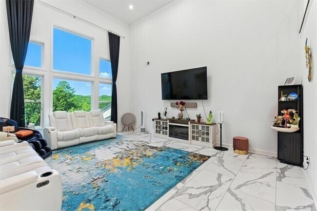 Building Photo - 2121 Harmony Dr