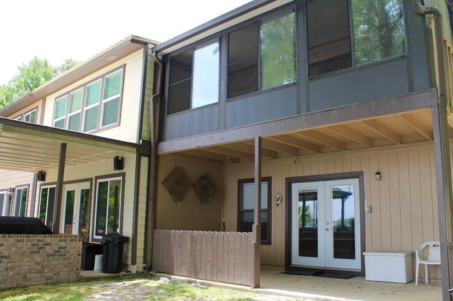 Building Photo - 68 N John Sims Pkwy