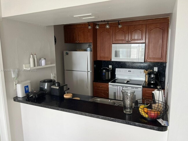 Building Photo - 7125 NW 186th St