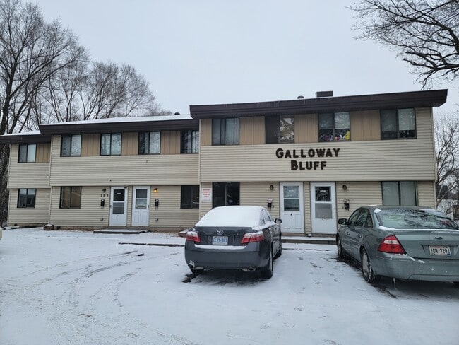 Primary Photo - 4 Large Bed and 2 Bath- Next to UW Stout
