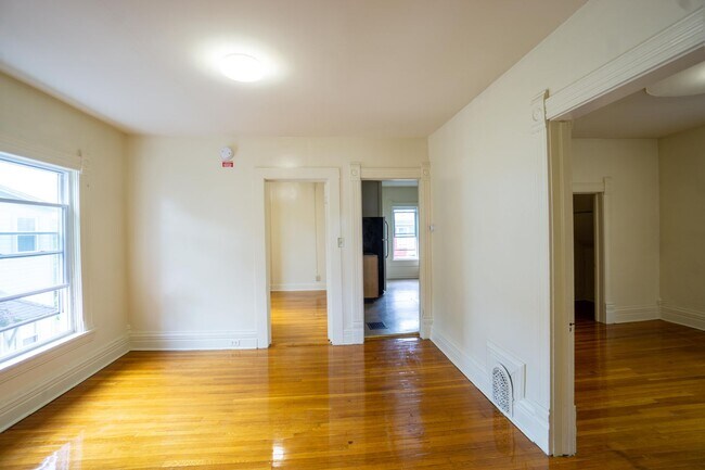 Building Photo - 112 Dell St