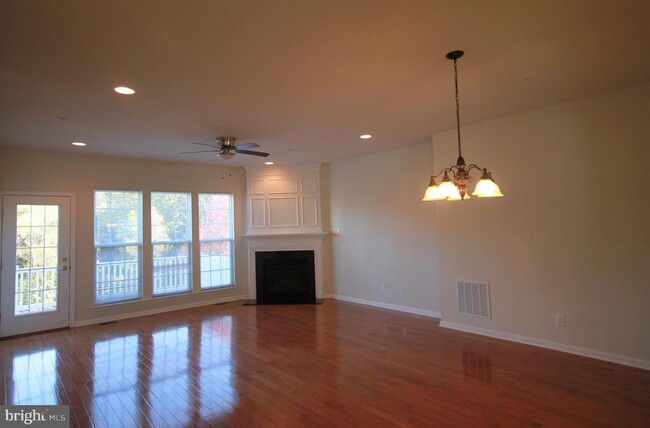 Building Photo - 515 Ellison Dr