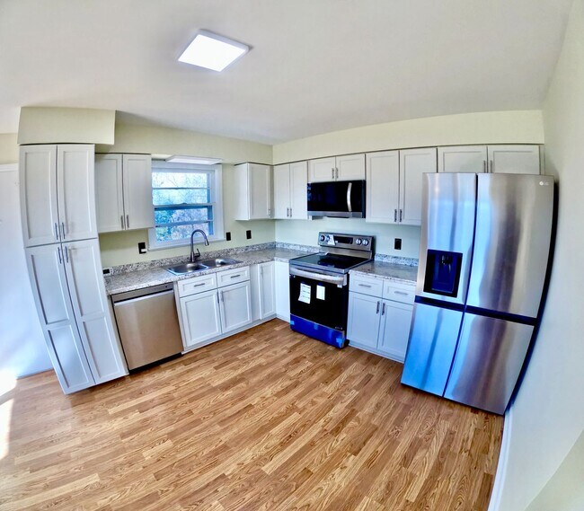 Building Photo - Beautiful 3 Bed 2 Bath Home Located In Greensboro