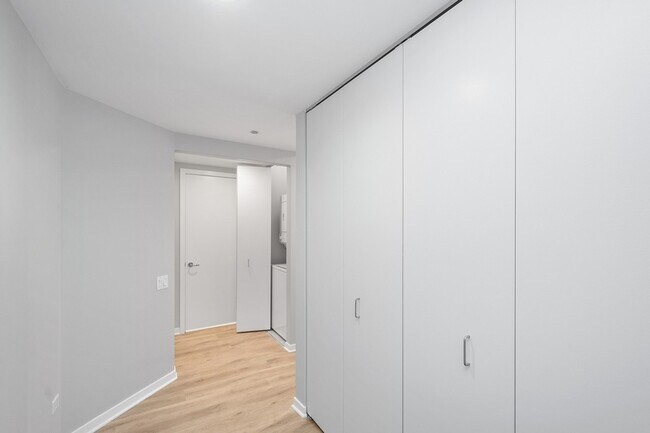 Building Photo - 400 N La Salle Dr
