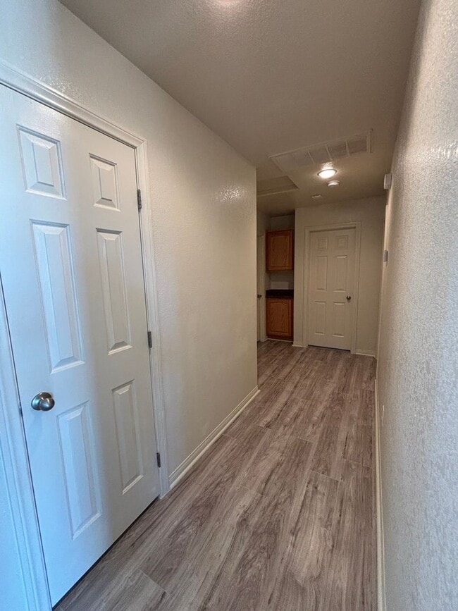 Building Photo - Spacoius Home Available Now!