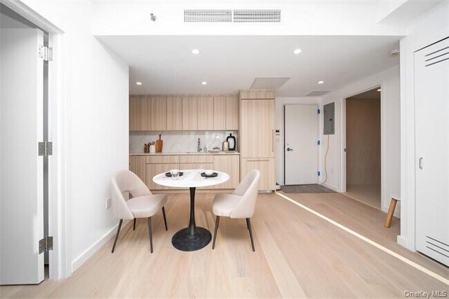 Building Photo - 33-71-71 Prince St