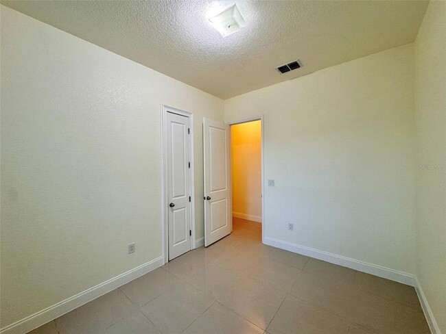 Building Photo - 8227 Vineland Oaks Blvd