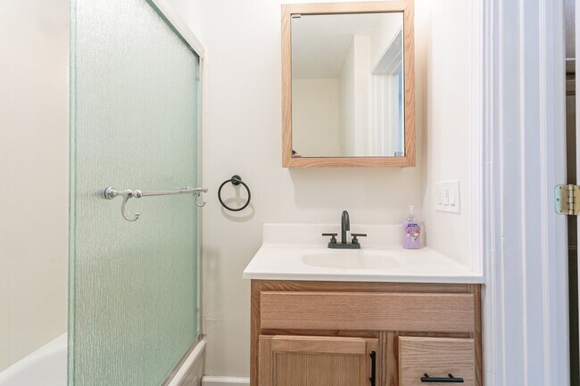 Building Photo - 284 Pearl St