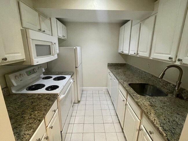 Building Photo - Avl now! Huge 3BR in Packard's Corner, hea...