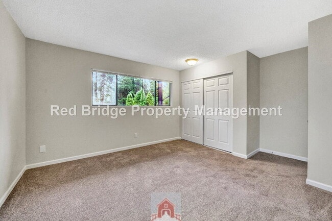 Building Photo - 17036 NE Oregon St