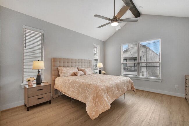 Building Photo - 119 E 43rd St