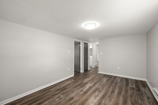 Building Photo - Charming Bi-Level for rent in Milford, $2,...