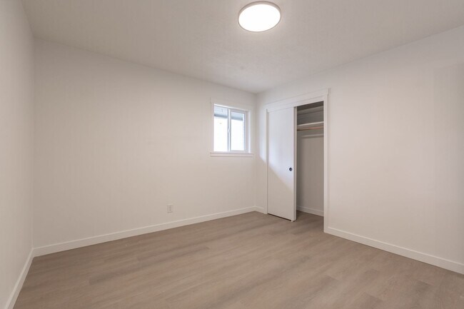Building Photo - Crowne Pointe Apartment Homes