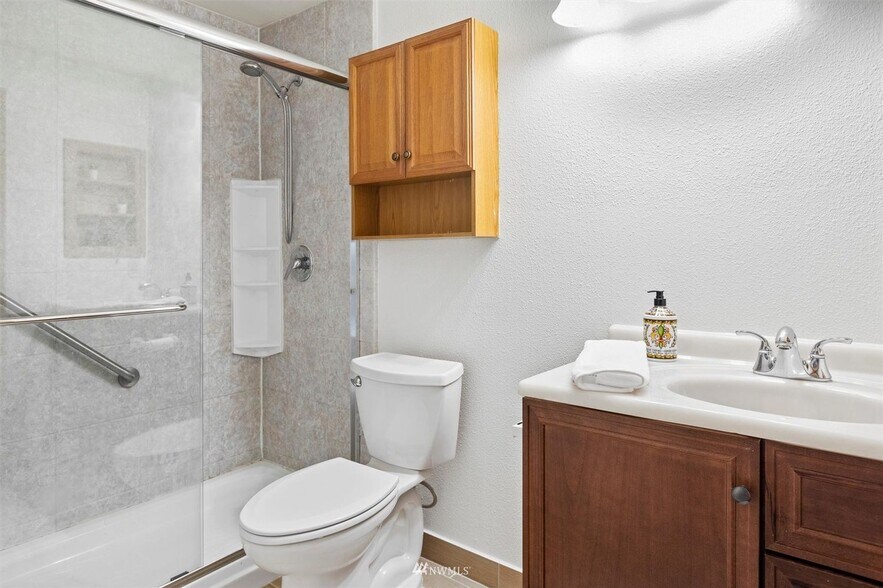 Building Photo - 23335 Cedar Way