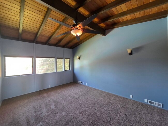 Building Photo - 1623 Mowry Square