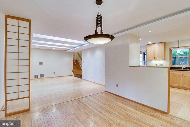 Building Photo - This elegant and unique three-level split ...