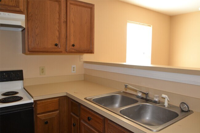 Building Photo - 304 Dell Ct