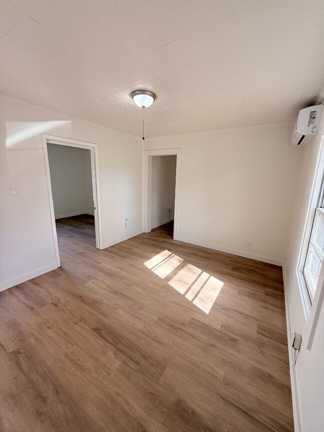 Building Photo - 307 Green St