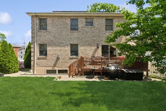 Building Photo - 25 Westerly St