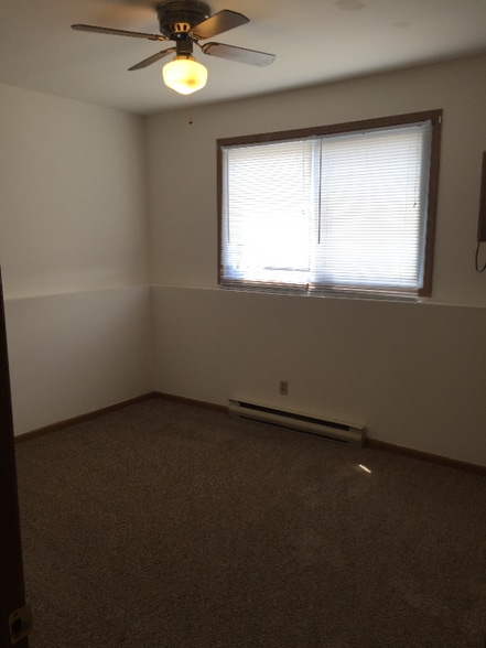 Building Photo - 512 Powers Ct