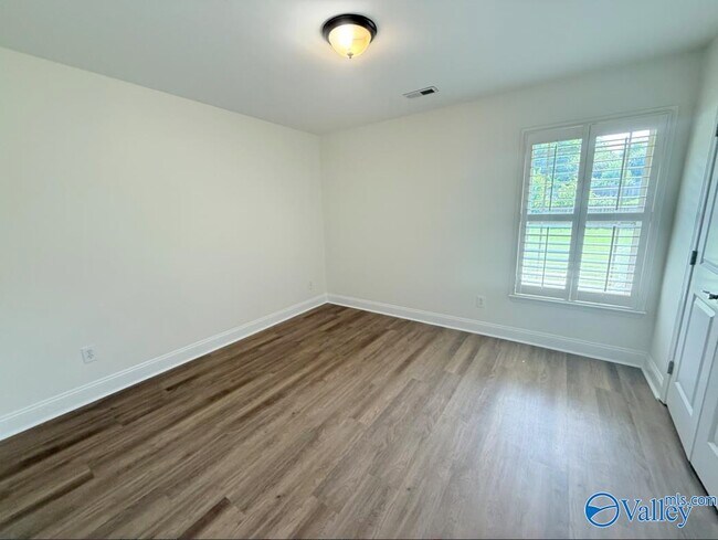 Building Photo - 218 Healey Dr