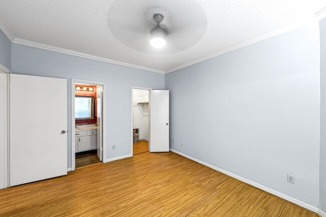 Building Photo - 10137 Waterstone Dr