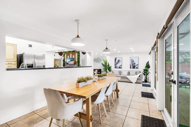 Building Photo - 19720 NE 26th Ave