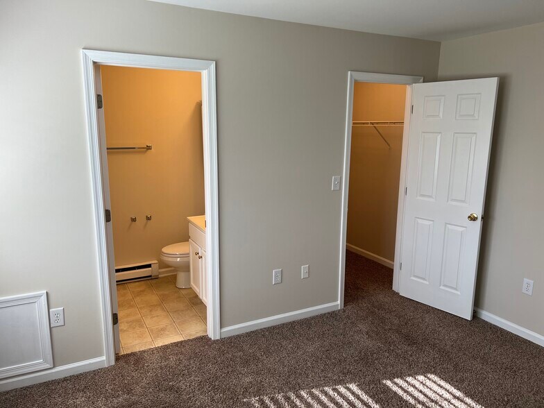 Building Photo - 10121 Saint George Cir