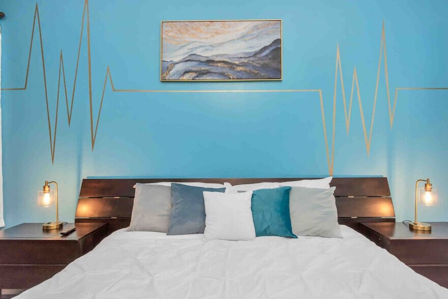 Building Photo - 2521 St Emanuel St