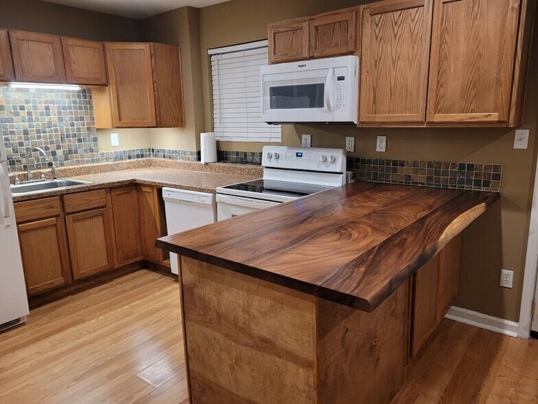 Kitchen - 4521 Merle Dr