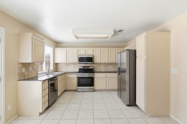 Building Photo - 4 bedroom with NO HOA! New Appliances & New Carpet!