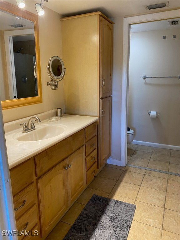 Building Photo - 4912 Tamiami Trl E