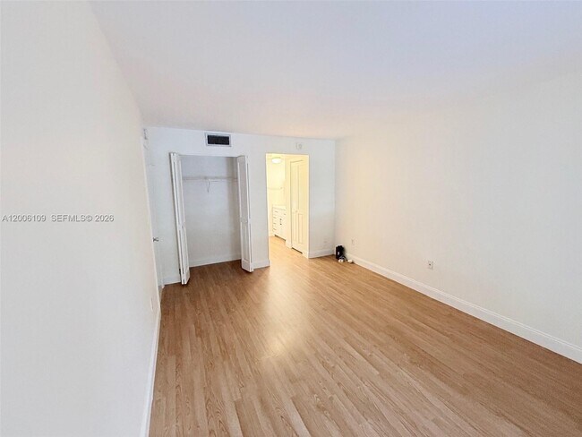 Building Photo - 1400 St Charles Pl