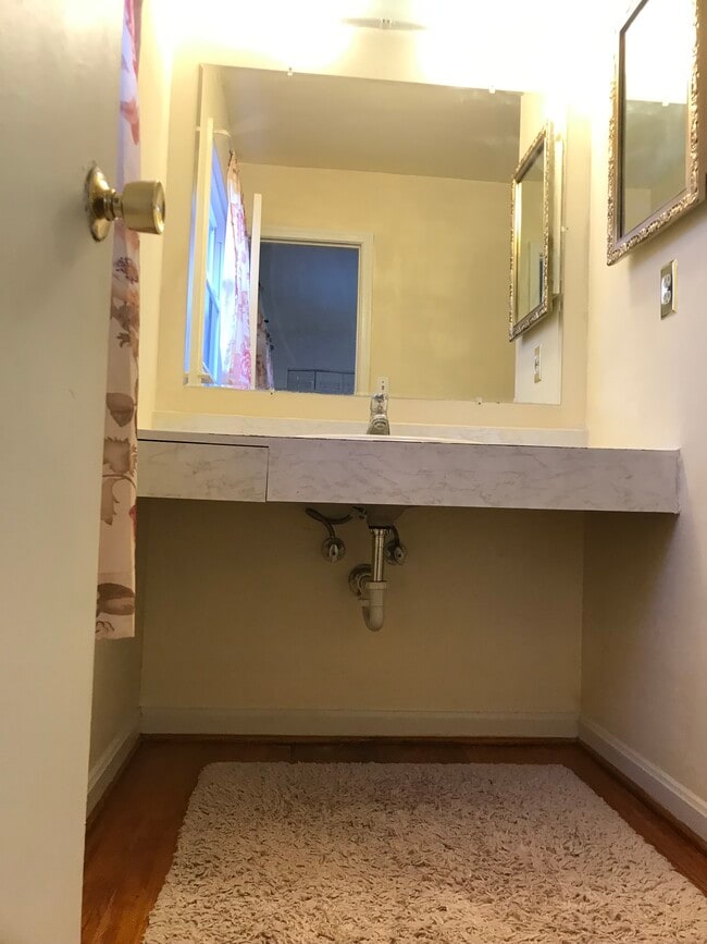 Building Photo - 5603 Lalos St