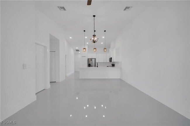 Building Photo - 1112 Eisenhower Blvd