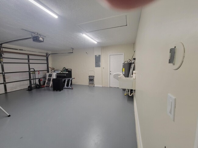 Building Photo - 2050 SE Camilo St