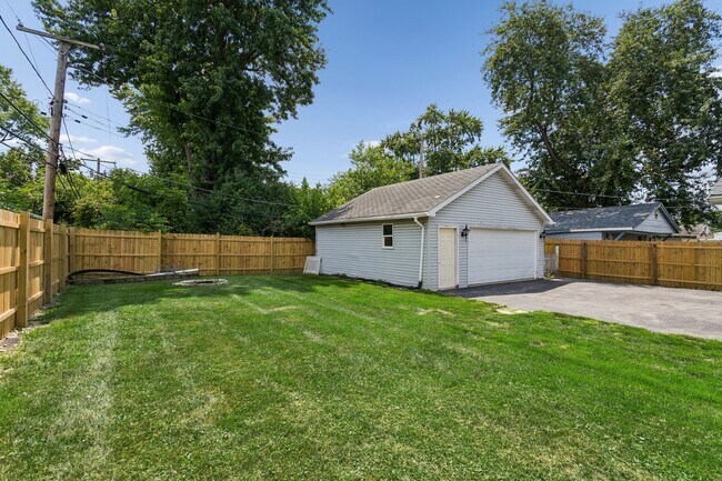 Building Photo - 1023 Highland Ave