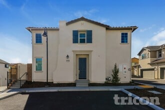 Building Photo - 31597 Dwight Dr