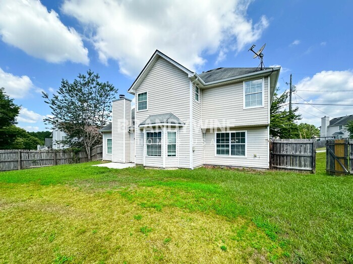 Building Photo - 2126 Mulberry Ln