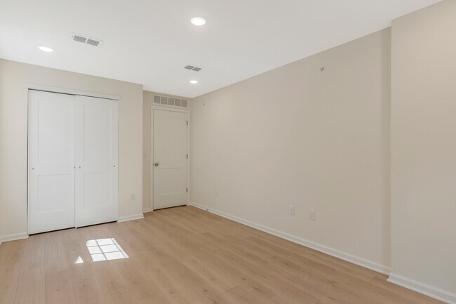 Building Photo - 219 Myrtle Rd