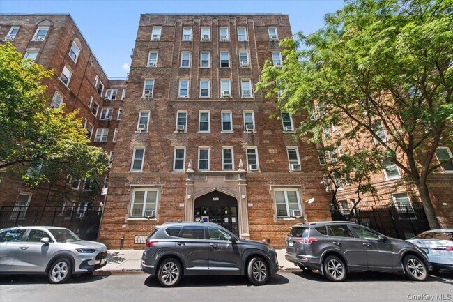 Building Photo - 2081 Cruger Ave
