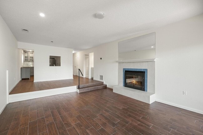Building Photo - Updated 2BD/2BA Condo in North Portland! S...