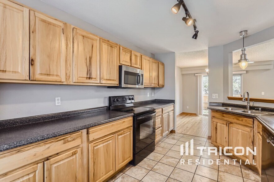 Building Photo - 8852 Clover Meadow Ln