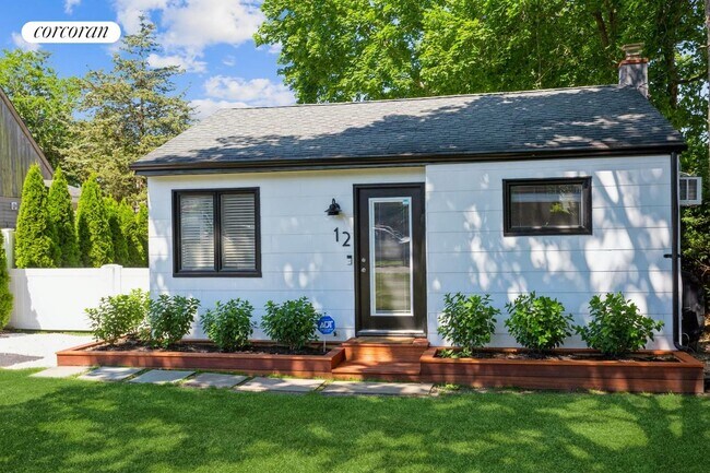 Building Photo - 12 Penny Ln