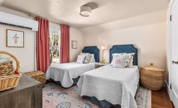 Building Photo - 1138 1st Ave E