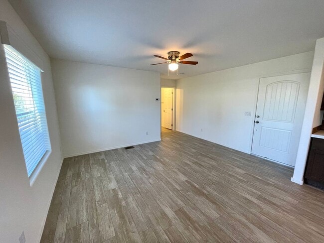 Building Photo - Great 2 Bedroom, 2 Bathroom Home!