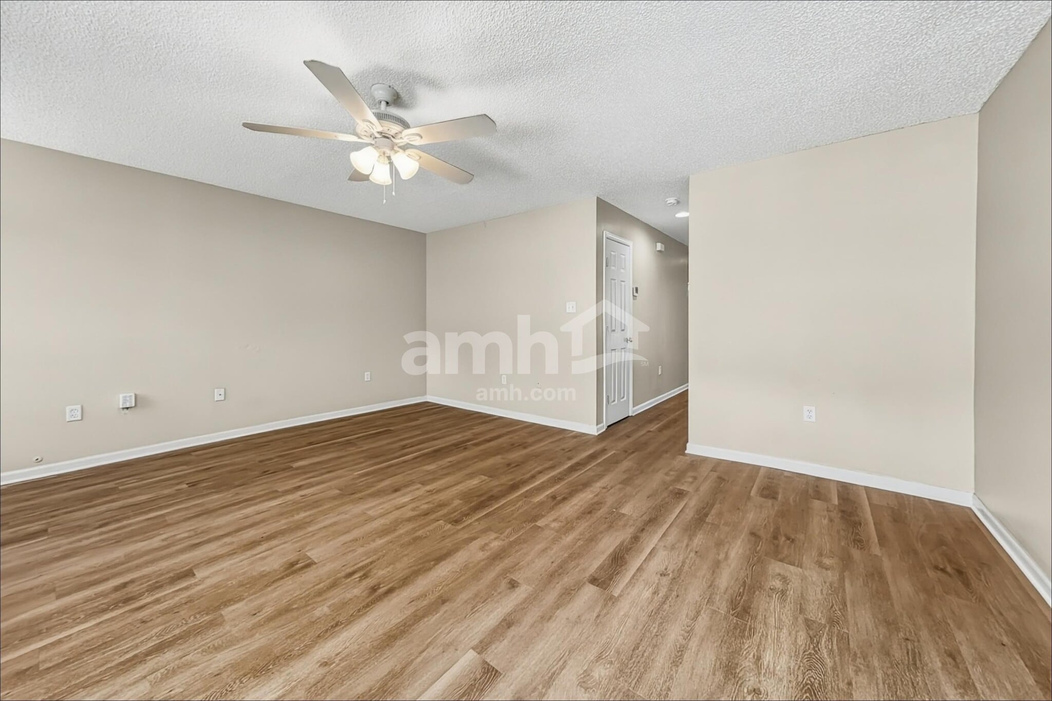 Building Photo - 8 Sandy Pond Ct