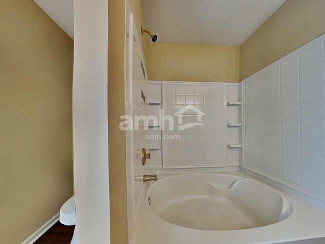 Building Photo - 11016 Treebranch Dr